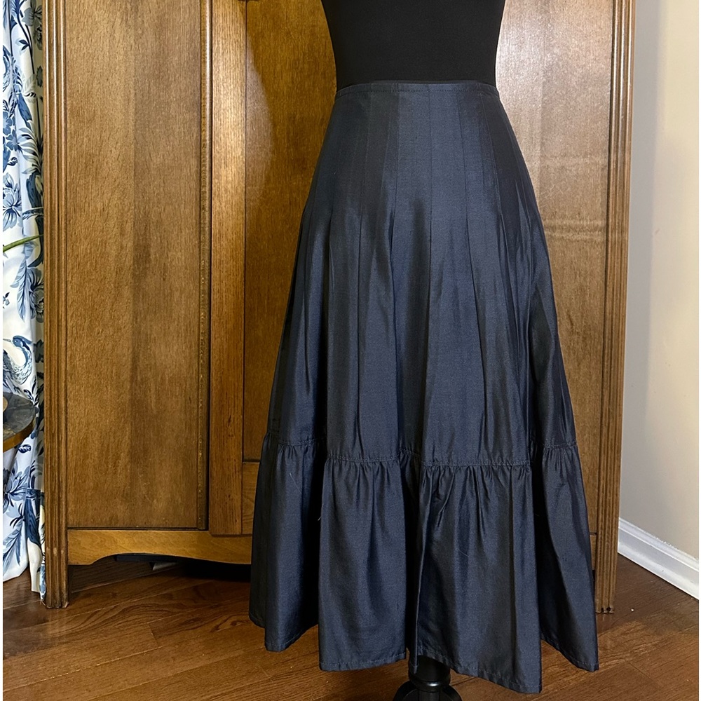 Banana Republic silk pleated skirt in black